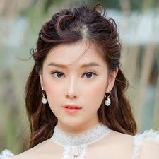 Công an đã đến và tôi bị gãy xương mũi chính, hiện tại vẫn phải thở bằng miệng, hoàng yến cho biết. Hoang Yen Chibi 1995 Articulos Mydramalist Es