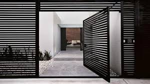 Kamu bisa menyesuaikannya dengan budget yang dimiliki, yuk simak contoh pagar minimalis berikut ini untuk menambah inspirasimu. Lingkar Warna 16 Inspirasi Desain Pagar Besi Bergaya Minimalis