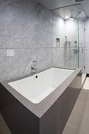 Complete your new bathroom with one of our quality bathtubs in sizes and designs to suit any bathroom space. White Carrera Marble Tub Marble Slab Steam Shower Modern Badezimmer Seattle Von Stone Pros Marble And Granite Inc Houzz