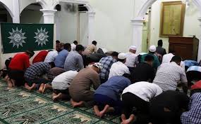 Untuk shalat tarawih sendiri tata caranya sama sebagaimana saat hendak melakukan sholat sunah akan tetapi shalat tarawih baiknya dilaksanakan dengan berjamaah. Salat Tarawih 11 Rakaat Dengan Witirnya Ini Dalil Muhammadiyah
