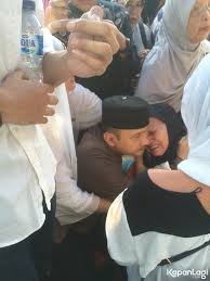 Assalamualaikum, video kali ini pengajian abuya uci minggu 1 november 2020 full (pengajian kali ini di warnai dengan. Sebelum Tiada Ibunda Uci Bing Slamet Minta Dibelikan Parfum Kapanlagi Com