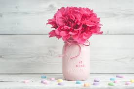 There are so many uses for these easy and enchanting diy mason jar lights, from everyday decorative lighting, wedding lights, indoor or outdoor decorations, to holiday lighting, and more. 10 Ways To Arrange Mason Jar Flowers Tip Junkie