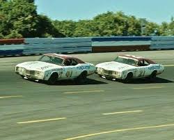 Wood Brothers Mercurys Aj Foyt And David Pearson As A Kid These Guys Were My Two Favorite Drivers Nascar Race Cars Nascar Cars Ford Racing