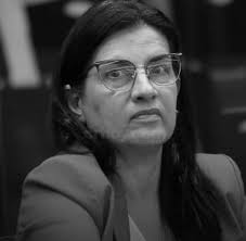 Ariel Robles Barrantes added a...