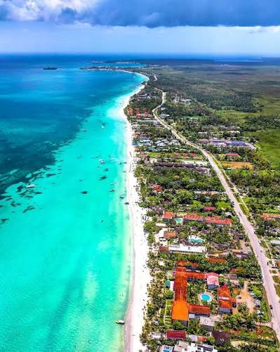 Seven Mile Beach in Negril, Jamaica 🏝️🦅☀️🇯🇲 . . . . #negril #negriljamaica#jamaica#sevenmilebeach#negrilbeach#jamrock#caribbean#jamaicalife#travel#worldwalkerz