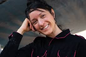 HOLA! Hay varias personas que no conozco que se han adherido a esta bella  comunidad instragramera, así que me presento: Mi nombre artístico es AKE,  Ale me dice mi gente cercana, mi