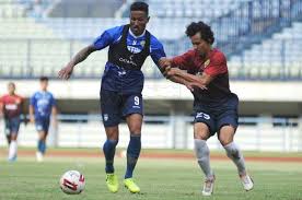 Indikasinya adalah wander luiz ternyata sudah mengikuti akun instagram direktur pt pbb, teddy tjahjono, pelatih kepala persib, robert rene alberts, akun resmi persib bandung dan sejumlah. Wander Luiz Terkendala Datang Ke Indonesia Dan Persib Bandung Bolasport Com