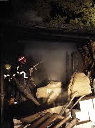 Vecinii au fost alertati in jurul orei 16.00. Un Barbat Din Corpadea Si A Dat Foc In Urma Unui Scandal Cu Sotia Video Si Galerie Foto Stiri De Cluj