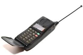 Entsprechend, wann wurde das erste tragbare telefon entwickelt? 12 Handys Der 90er Die Alle Haben Wollten