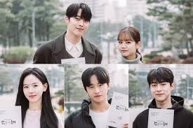 1 day ago · jang ki yong will play the lead role of a rich freelancer photographer opposite the leader of the design department song hye kyo. Hyeri Jang Ki Yong Kang Han Na Kim Do Wan And Bae In Hyuk Share Closing Comments On My Roommate Is A Gumiho Entertainment Daily Entertainment Daily