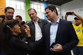 Ele é o responsável pelo julgamento em primeira instância dos crimes constatados. Juiz Sergio Moro Vota Em Curitiba Aplaudido Por Eleitores Eleicoes 2018