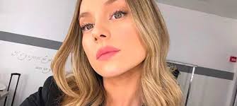 Chica de tapa de revistas. Ester Exposito Elite Prend La Pose Pour Le Magazine Seventeen Mexico Mce Tv