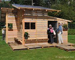 How to build a 12x20 cabin cabane en palette. Oui Cette Maison Minuscule Est Tres Sympa Mais Elle A Un Petit Plus Qui La Rend Indispensable