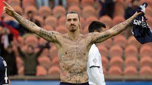 The latest zlatan ibrahimovic tattoo on the stomach is a tattoo made in white ink. 50 Tattoos Gegen Den Hunger Panorama