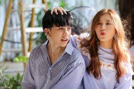 Năm 17 tuổi, han sara tham gia the voice bằng ca khúc tiếng hàn haru haru, gây cô debut bằng ca khúc tớ thích cậu và nhận được nhiều lời khen. Han Sara La Ai Tiá»ƒu Sá»­ Va Sá»± Nghiá»‡p Hot Girl Han Quá»'c Han Sara
