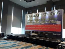 Bintang film /aktris berperan menghibur masyarakat. Harga Sewa Backdrop Seminar Terbaik Harga Murah Kreasi Ukasah