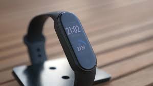 The water resistance rating is 5 atm (equivalent to a depth of 50 m under water), allowing the device to be worn while showering and swimming. Xiaomi Mi Band 6 Erste Infos Zum Neuen Fitness Tracker Geleakt Winfuture De