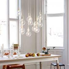 gaaf alleen wat mooie peertjes als lamp boven de eettafel lampen inspiratie lampen hanglamp plafondverlichting