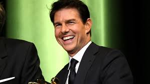 Most flag officers have their 30 in by their early to mid fifties and retire with a fat officer's pension, yet somehow, these two geezers are still hanging around? Erster Trailer Tom Cruise Kehrt In Top Gun 2 Als Maverick Zuruck Musikexpress