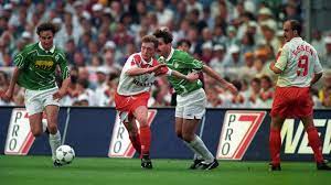 Han var 42 år gammel, da han vogtede buret for fc københavn i finalen mod ab i 1995. U 16 Juniorinnen Frauen Nationalmannschaften Mannschaften Dfb Deutscher Fussball Bund E V