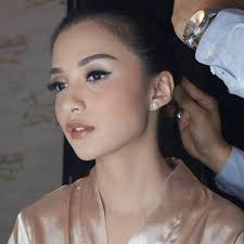 Perdana Muncul di TV, Chelsea Olivia