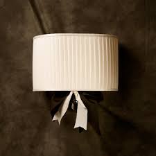 E scegli prodotti, tendenze, oggetti. Lampada Da Parete Design Vintage Chanel In Seta Color Avorio