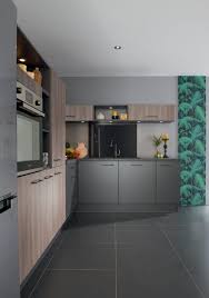Cuisine Modulable Modele De Cuisine Cameleon Classique Par Socoo C Cuisine Moderne Cuisine Grise Et Bois Cuisine Modulable