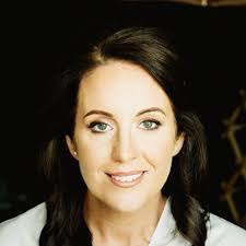 Vivian Farrell's Instagram, Twitter & Facebook