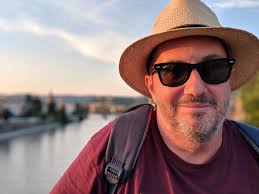 Mi pixel 2xl se apaga cuando conecto el cargador, a veces se apaga de  inmediato y otras a los 5 min.