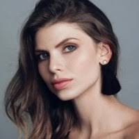 Jess Fuller's Instagram, Twitter & Facebook