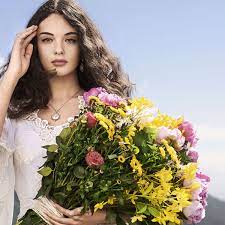 Fille monica bellucci et vincent cassel. Deva Adopte Le Decollete Qui Fait Fureur La Fille De Monica Bellucci Et Vincent Cassel Est Sublime Femme Actuelle Le Mag