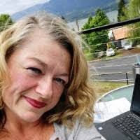 Shelly Kent's Instagram, Twitter & Facebook