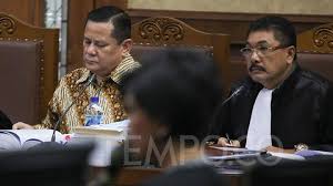 Djoko sugiarto tjandra terpidana kasus hak tagih bank bali bersama terdakwa tommy sumardi jalani sidang lanjutan di pengadilan negeri jakarta pusat dengan agenda pemeriksaan saksi. Sekretaris Pribadi Djoko Tjandra Bersaksi Di Sidang Napoleon Bonaparte Foto Tempo Co