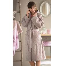 La boutique en ligne françoise saget réserve à ses visiteurs une collection de linge coloré et de différents styles. Peignoir Comme Une Plume Francoise Saget Peignoir Peignoir De Bain Plume