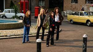 Rami malek, lucy boynton, gwilym lee and others. Kinostart Von Bohemian Rhapsody So Wird Der Neue Queen Film Stern De