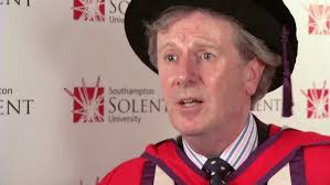 Managing Director of Newsquest Hampshire Stewart Dunn receives honorary  award