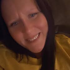 What helps with hunger after bariatric surgery during the liquid stage?