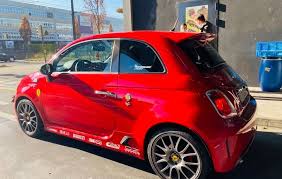 Der abarth 595 ist ein sportlicher kleinstwagen von fiat, der auf dem fiat 500 (2007) basiert und unter der marke abarth gebaut und vermarktet wird. Fiat 500 Abarth 695 Tributo Ferrari Edition 55000 Km At 20800 Chf Buy It On Carforyou Ch