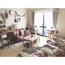 狭い部屋でもソファを置きたい 圧迫感のないリラックスインテリアの作り方 folk 部屋 レイアウト アパートのインテリア 部屋