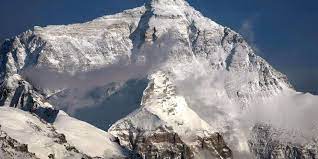 Il recense le plus de glaciers hors région il possède 4 des 14 plus haut sommets du monde. Pourquoi L Everest Plus Haut Sommet Du Monde A T Il Gagne 86 Centimetres