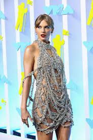 Taylor Swift's Crystal Oscar de la Renta Dress at 2022 VMAs | POPSUGAR  Fashion