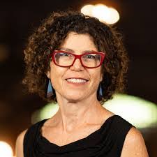 Lisa Epstein's Instagram, Twitter & Facebook