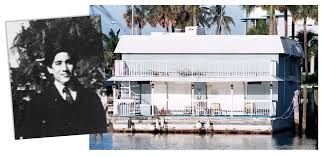 Jul 10, 2020 · the italian fashion designer was coming home from a neighborhood walk when a madman appeared out of nowhere and shot him dead on the steps of his beloved miami beach mansion. Versace Everything We Know About Andrew Cunanan S Suicide Vanity Fair