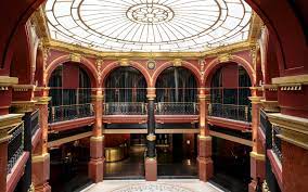 The hotel offers 93 sound proofed, comfortable nicely decorated rooms, with lovely four star services. Hotel Banke 5 Paris Marriott Autograph Collection Hotels Offizielle Webseite