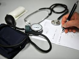 Il ministero della salute nella nota esplicativa del 16 giugno 2015 (sotto allegata) chiarisce che è previsto l'obbligo della certificazione: Certificato Medico Di Buona Salute Cos E