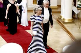 Alus oli ajanut karille aurinkolahden edustalla vuosaaressa. Saihketta Punaisella Matolla Paikalliset Ja Valtakunnan Julkkikset Linnan Juhlissa Linnan Juhlat Turun Sanomat