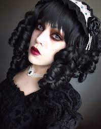 I Love Her Hair So Much I Wish I Could Pull Off Curls Like That Gothic Hairstyles Goth Goth Beauty