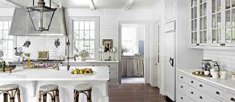 Importante in questo ambiente è la forma delle ante, le quali sono spesso a telaio modanate, ossia sagomate con i bordi lavorati. Arredare La Casa Di Citta In Stile Country Interior Art Design