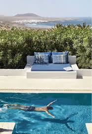 Las tarifas del alojamiento son desde 33 euros. Thesuites Book Apartments Worldwide Outdoor Sofa Outdoor Furniture Outdoor Decor