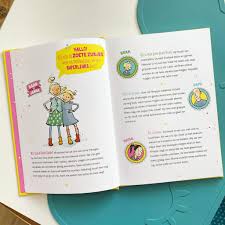 Sinterklaas en de zoete zusjes gaan de strijd weer met elkaar aan!! De Zoete Zusjes Zoeken Een Schat Stoerleesvoer